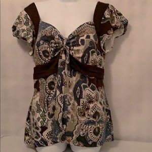 A flower blouse shirt